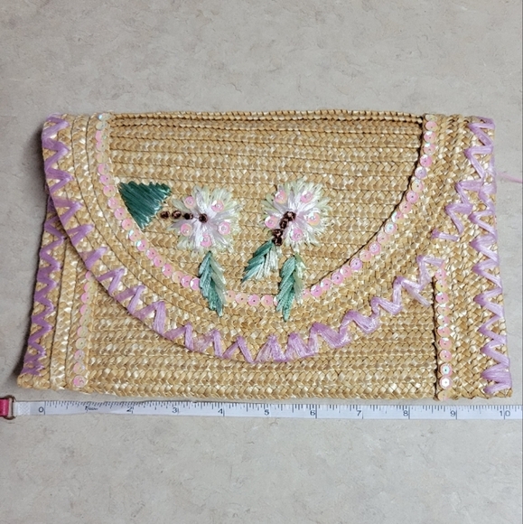Nwot vintage Handcrafted Straw Clutch with Floral Embroidery and sequins - Picture 1 of 12